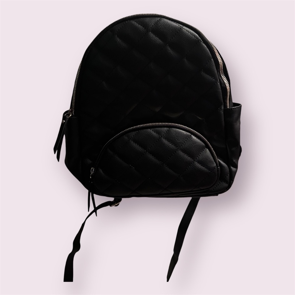 🖤 Chic Black Quilted Mini Backpack - Picture 2 of 8